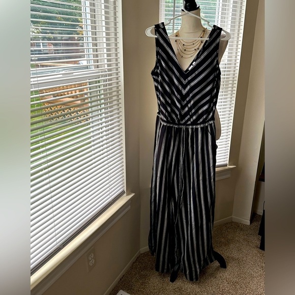GAP Chevron Print V-Neck Wide-Leg Capri Romper Black & White Striped Size S Tall - Picture 2 of 14